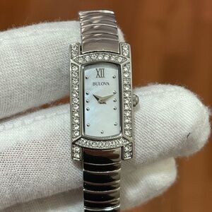 Bulova Crystal Collection Watch 96L207 Quartz Ladies